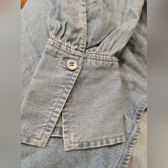 Madewell Chambray Easy Y-Neck Button-Up Denim Shirt in Ritch Wash XS $98 - Picture 9 of 13